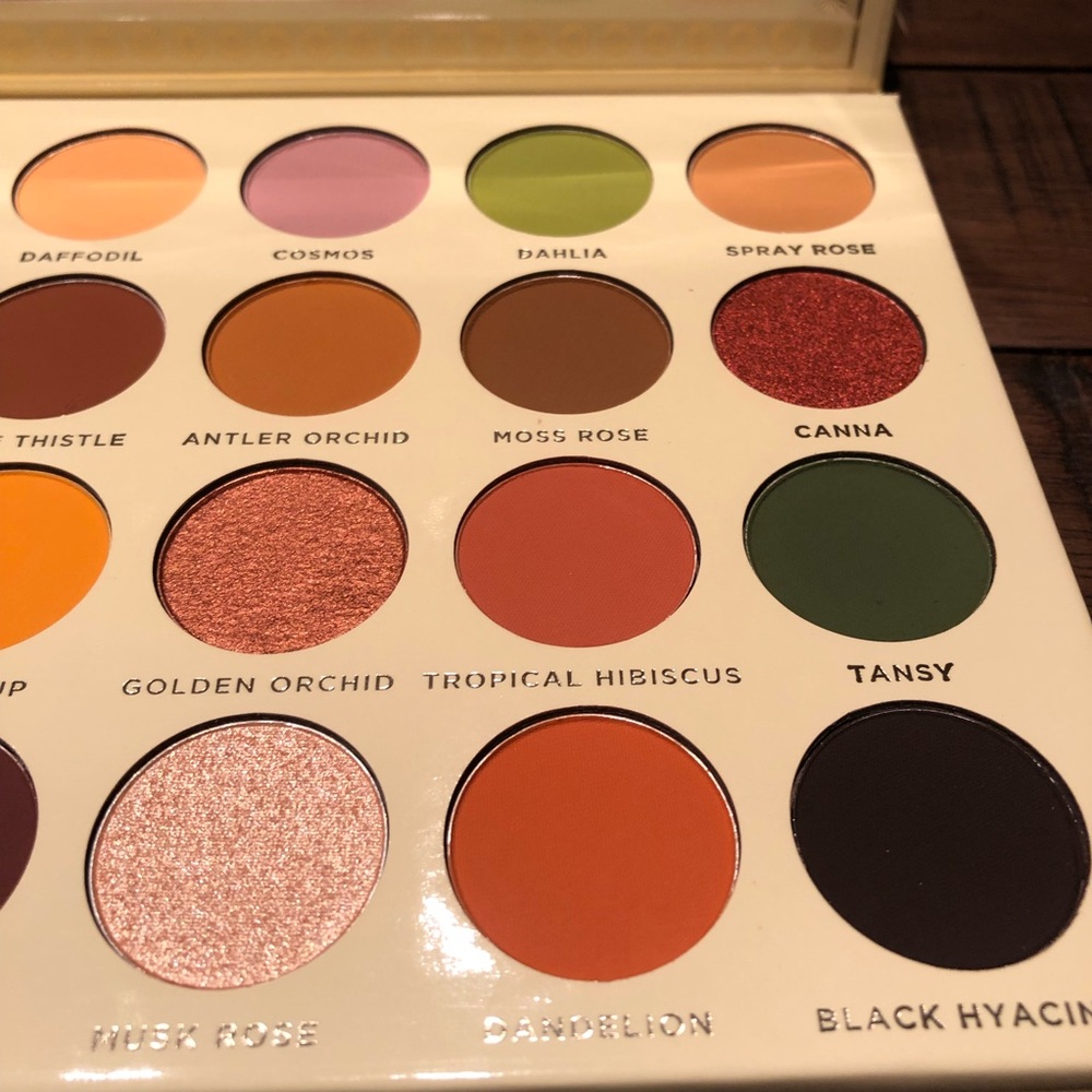 ACE BEAUTE Floral Vintage Eyeshadow Palette - Picture 4 of 13